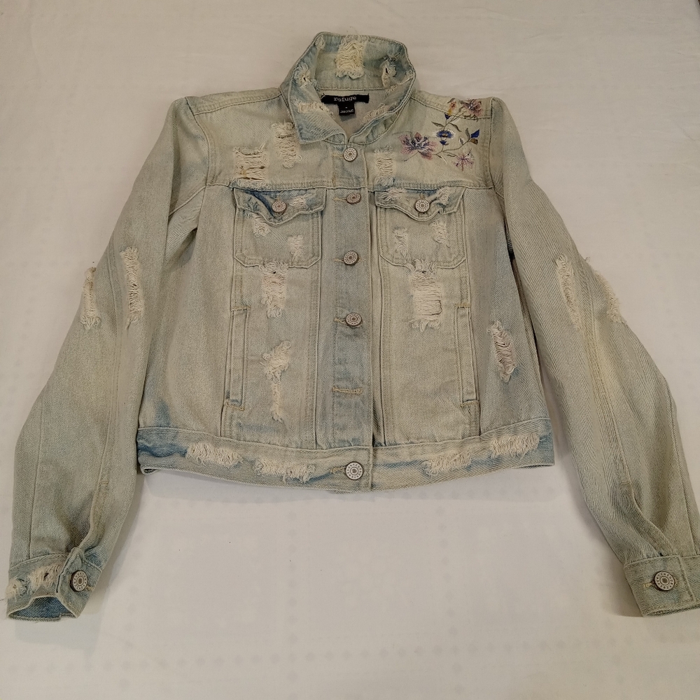 Refuge Women's Jean Jacket Distressed Embroidered Floral Button Up Denim Small